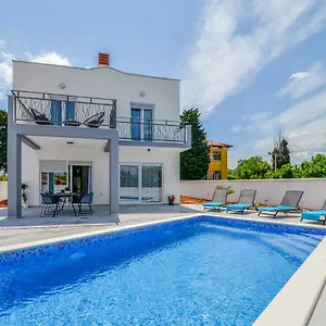 Vila Natali With Pool, Kavran